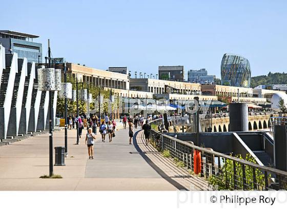 PROMENADE  DES QUAIS  ET HANGARS,  QUAI DES CHARTRONS,    BORDEAUX. (33F29939.jpg)