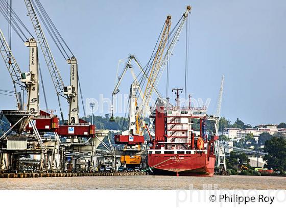 DECHARGEMENT CARGO, PORT AUTONOME DE BORDEAUX. (33F30007.jpg)
