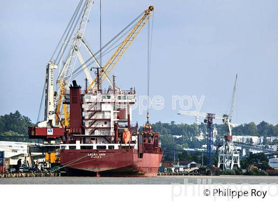 DECHARGEMENT CARGO, PORT AUTONOME DE BORDEAUX. (33F30008.jpg)