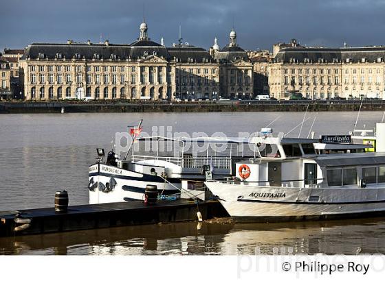 LA GARONNE, ET LE PALAIS DE LA  BOURSE,  PORT DE LA LUNE, BORDEAUX. (33F30035.jpg)