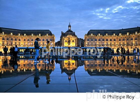 LE MIROIR D' EAU,  PLACE DE LA BOURSE,  PORT DE LA LUNE, BORDEAUX. (33F30102.jpg)