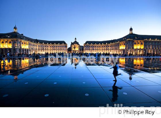 LE MIROIR D' EAU,  PLACE DE LA BOURSE,  PORT DE LA LUNE, BORDEAUX. (33F30103.jpg)