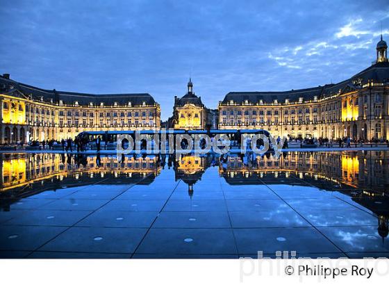 LE MIROIR D' EAU,  PLACE DE LA BOURSE,  PORT DE LA LUNE, BORDEAUX. (33F30106.jpg)