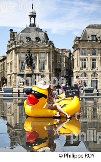 LE MIROIR D' EAU,  PLACE DE LA BOURSE,  PORT DE LA LUNE, BORDEAUX. (33F30108.jpg)