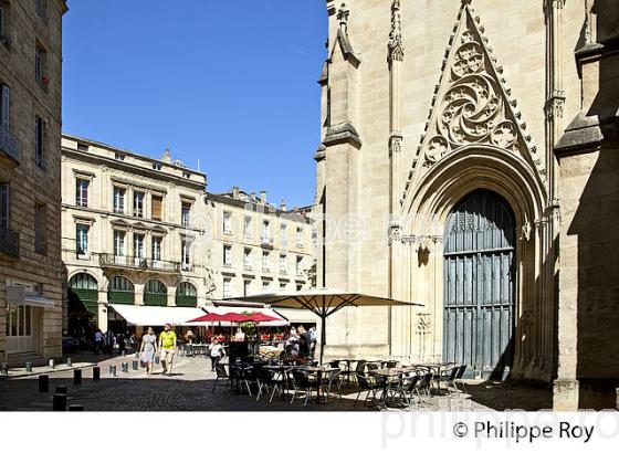PLACE ET EGLISE SAINT PIERRE,  QUARTIER SAINT PIERRE,    BORDEAUX. (33F30224.jpg)