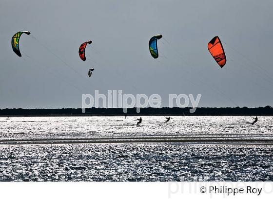 KITESURF, PLAGES DES ARBOUSIERS, ARCACHON, BASSIN D' ARCACHON, GIRONDE. (33F30534.jpg)