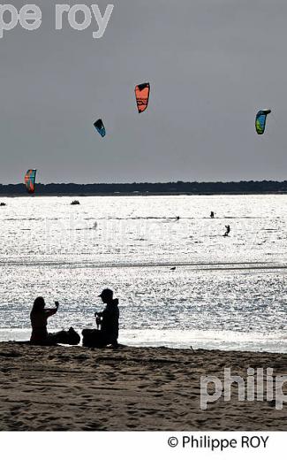 KITESURF, PLAGES DES ARBOUSIERS, ARCACHON, BASSIN D' ARCACHON, GIRONDE. (33F30540.jpg)