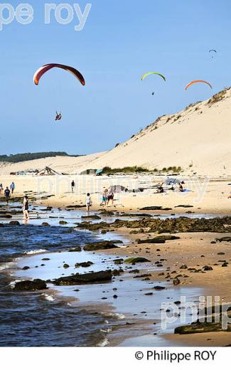 PLAGE DU PETIT NICE, PARAPENTE , DUNE DU PILAT, BASSIN D' ARCACHON, GIRONDE. (33F30602.jpg)
