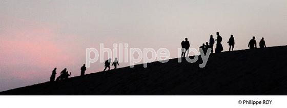 CREPUSCULE SUR LA DUNE DU PILAT, BASSIN D' ARCACHON, GIRONDE. (33F31137.jpg)