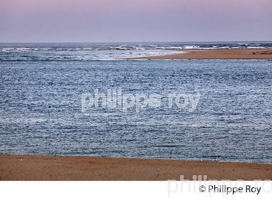 LE BANC DU CHIEN, ET PASSE,  DEPUIS LA PLAGE DU PETIT NICE, PASSES DU  BASSIN D' ARCACHON, GIRONDE. (33F31221.jpg)