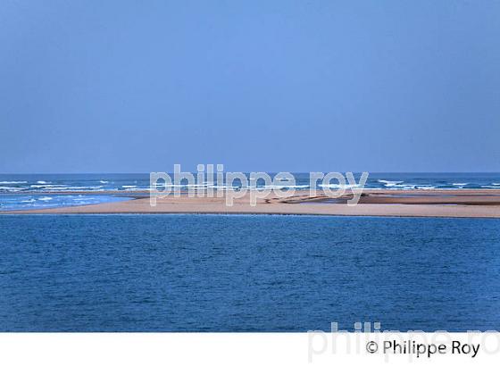 LE BANC DU CHIEN, ET PASSE,  DEPUIS LA PLAGE DU PETIT NICE, PASSES DU  BASSIN D' ARCACHON, GIRONDE. (33F31222.jpg)