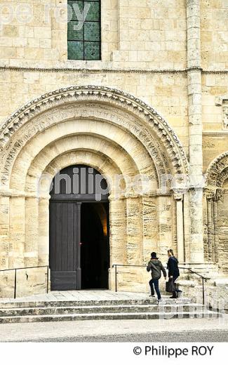 PORTAIL OUEST DE LA COLLEGIALE, CITE DE SAINT-EMILION, GIRONDE. (33F31235.jpg)