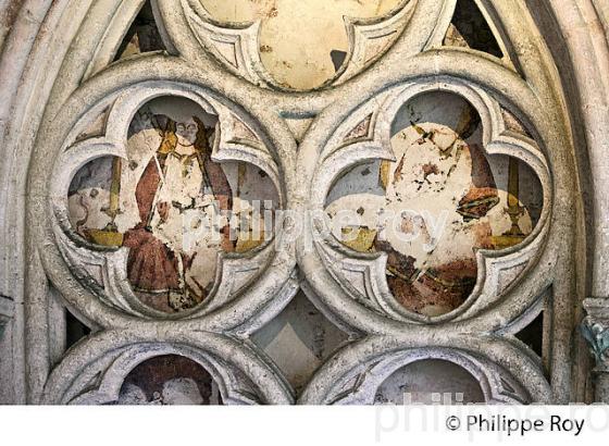 FRESQUE MURALE ET FAUSSE FENETRE STYLE GOTHIQUE, CLOITRE DE L' EGLISE COLEGIALE,  CITE DE SAINT-EMILION, GIRONDE (33F31311.jpg)