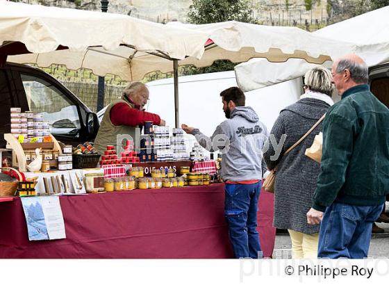 PETIT MARCHE, PLACE BOUQUEYRE, CITE DE SAINT-EMILION, GIRONDE (33F31314.jpg)