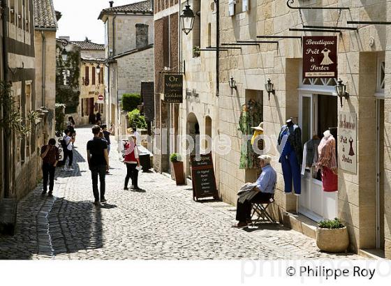 LA RUE DE LA PETITE FONTAINE, CITE DE SAINT-EMILION, GIRONDE (33F31318.jpg)