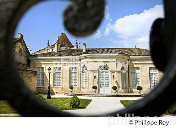 LA MAIRIE ET JARDIN , CITE DE SAINT-EMILION, GIRONDE (33F31421.jpg)