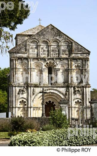 EGLISE ROMANE DE PETIT-PALAIS, GIRONDE (33F31622.jpg)