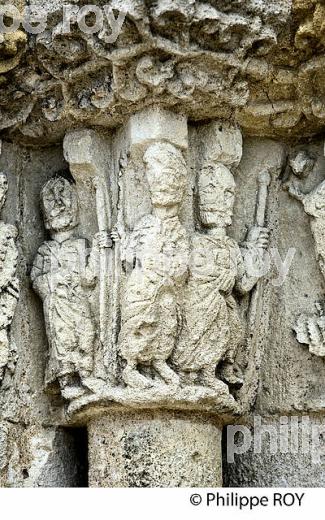 CHAPITEAU , PORCHE, EGLISE ROMANDE DE SAINT CHRISTOPHE DES BARDES, GIRONDE. (33F31702.jpg)