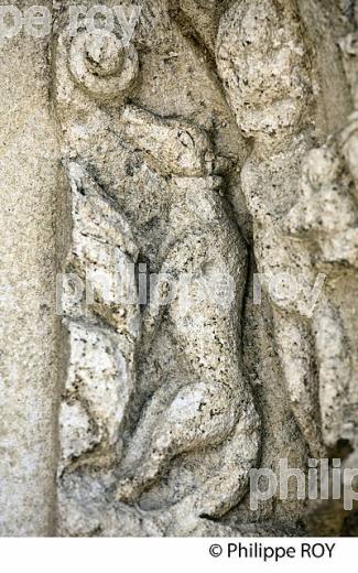 CHAPITEAU , PORCHE, EGLISE ROMANDE DE SAINT CHRISTOPHE DES BARDES, GIRONDE. (33F31705.jpg)