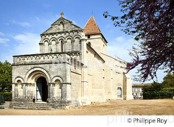 L' EGLISE ROMANE, SAINT PHILIPPE D' AIGUILLE, GIRONDE (33F31712.jpg)