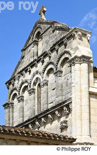 L' EGLISE ROMANE, SAINT PHILIPPE D' AIGUILLE, GIRONDE (33F31720.jpg)