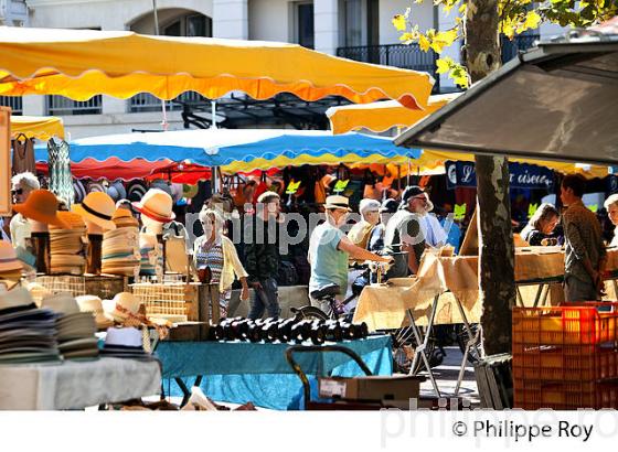 LE MARCHE, QUARTIER DU COEUR DE  VILLE, ARCACHON, GIRONDE. (33F32004.jpg)