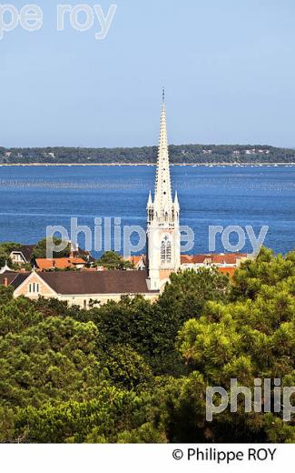 L' EGLISE NOTRE DAME ET LA VILLE D' ETE D' ARCACHON ET LE BASSIN, GIRONDE. (33F32116.jpg)