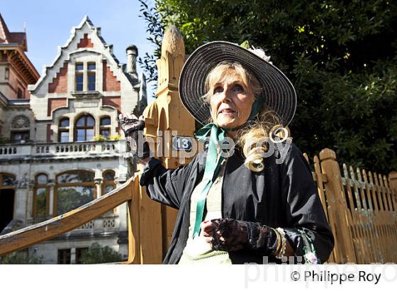 VISITE  THEATRALISEE DE LA VILLE D' HIVER D'  ARCACHON, GIRONDE. (33F32137.jpg)