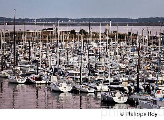 LE  PORT DE PLAISANCE  D' ARCACHON, BASSIN D' ARCACHON,  GIRONDE. (33F32229.jpg)