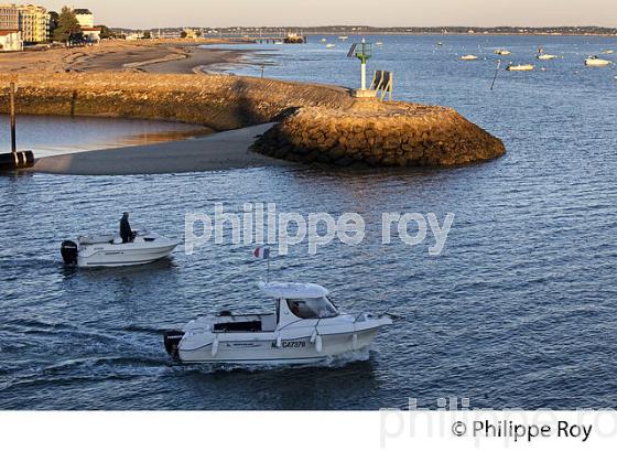 LE  PORT DE PLAISANCE  D' ARCACHON, BASSIN D' ARCACHON,  GIRONDE. (33F32230.jpg)