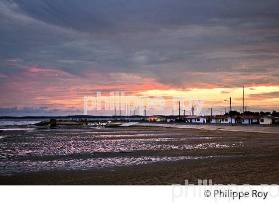 CREPUSCULE, PORT OSTREICOLE D'  ANDERNOS-LES-BAINS, BASSIN D' ARCACHON, GIRONDE. (33F32603.jpg)