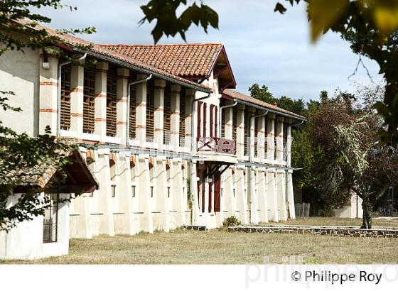 DEPENDANCES, CHATEAU DE CERTES, RESERVE NATURELLE DU DOMAINE DE CERTES ET GRAVEYRON, AUDENGE , BASSIN D' ARCACHON, GIRONDE. (33F33001.jpg)