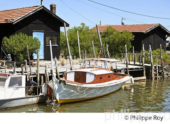 PORT OSTREICOLE DU CANAL-EST, OSTREICULTURE, GUJAN-MESTRAS, BASSIN D' ARCACHON, GIRONDE. (33F33309.jpg)