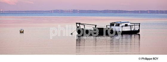 LEVER DU JOUR, PLAGE  DE CASSY, COMMUNE DE  LANTON, BASSIN D' ARCACHON, GIRONDE. (33F33401.jpg)