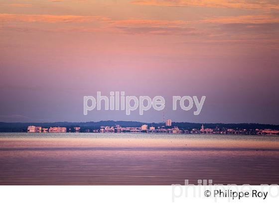 LEVER DU JOUR, PLAGE  DE CASSY, COMMUNE DE  LANTON, BASSIN D' ARCACHON, GIRONDE. (33F33408.jpg)