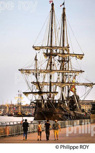 LE GALION EL GALEON, RASSEMBLEMENT  DE GRANDS VOILIERS DANS  LE PORT DE LA LUNE,  BORDEAUX FETE LE VIN, VILLE DE BORDEAUX. (33F33928.jpg)