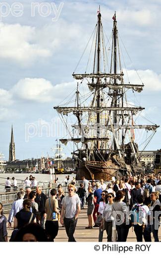 LE GALION EL GALEON, RASSEMBLEMENT  DE GRANDS VOILIERS DANS  LE PORT DE LA LUNE,  BORDEAUX FETE LE VIN, VILLE DE BORDEAUX. (33F33929.jpg)