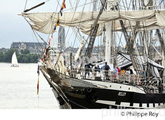 LE BELEM, RASSEMBLEMENT  DE GRANDS VOILIERS DANS  LE PORT DE LA LUNE,  VILLE DE  BORDEAUX FETE LE VIN. (33F34015.jpg)