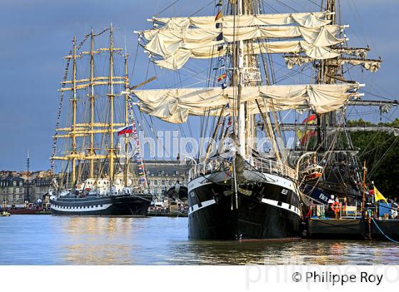 LE BELEM, RASSEMBLEMENT  DE GRANDS VOILIERS DANS  LE PORT DE LA LUNE,  VILLE DE  BORDEAUX FETE LE VIN. (33F34017.jpg)