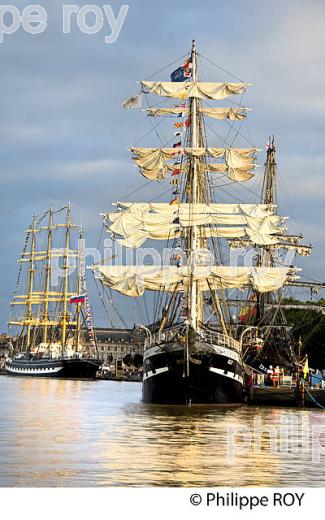 LE BELEM, RASSEMBLEMENT  DE GRANDS VOILIERS DANS  LE PORT DE LA LUNE,  VILLE DE  BORDEAUX FETE LE VIN. (33F34025.jpg)