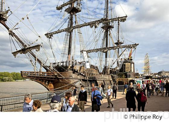 LE GALION   EL GALEON, RASSEMBLEMENT  DE GRANDS VOILIERS DANS  LE PORT DE LA LUNE,  BORDEAUX FETE LE VIN, VILLE DE BORDEAUX. (33F34039.jpg)