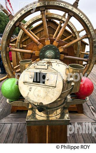 LE KRUZENSHTERN, RASSEMBLEMENT  DE GRANDS VOILIERS DANS  LE PORT DE LA LUNE,  BORDEAUX FETE LE VIN, VILLE DE BORDEAUX. (33F34122.jpg)