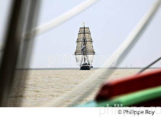 LE  MORGENSTER BRICK NEERLANDAIS, SOUS VOILE DANS L' ESTUAIRE DE LA GIRONDE. (33F34139.jpg)