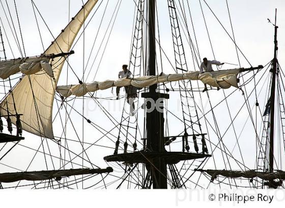 REPLIQUE DE LA FREGATTE L' ETOILE DU ROY  NAVIGANT SUR L' ESTUAIRE DE  LA GIRONDE (33F34432.jpg)