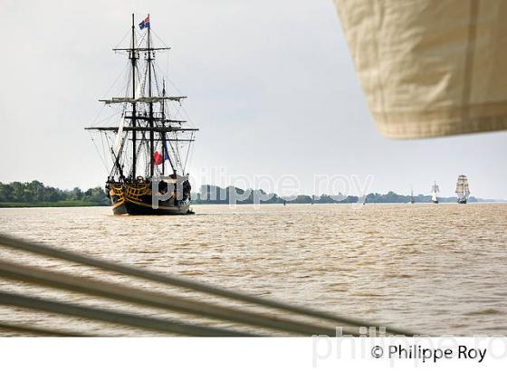 REPLIQUE DE LA FREGATTE L' ETOILE DU ROY  NAVIGANT SUR L' ESTUAIRE DE  LA GIRONDE (33F34433.jpg)