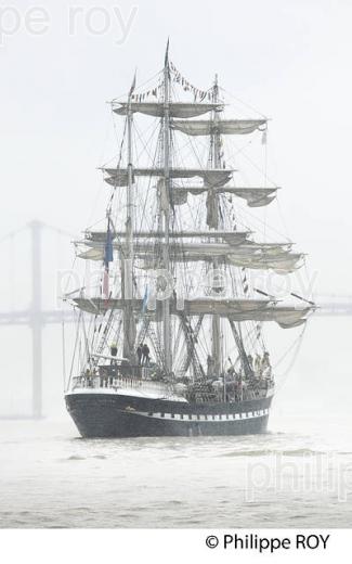 LE BELEM ,  GRANDS VOILIERS SUR LA GARONNE,  PONT D' AQQUITAINE,  BORDEAUX . (33F34514.jpg)