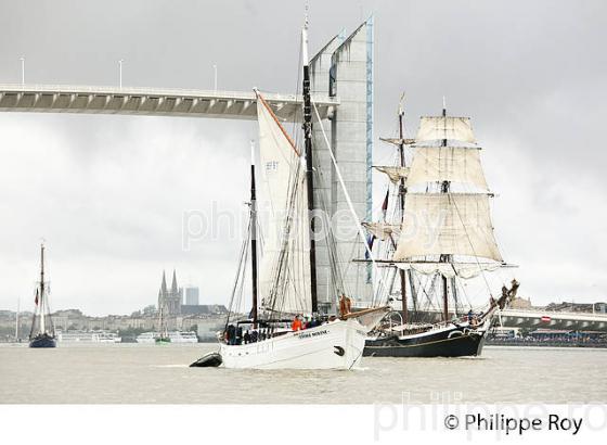 L' ETOILE MOLENE  ET LE MORGENSTER ,  GRANDS VOILIERS SUR LA GARONNE,  PONT  CHABAN DELMAS,  BORDEAUX . (33F34524.jpg)