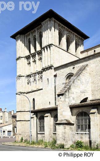 L' EGLISE ABBATIALE SAINTE CROIX, QUARTIER SAINTE CROIX,  BORDEAUX, GIRONDE. (33F34734.jpg)