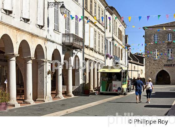 ARCADES DE LA BASTIDE DE MONSEGUR, ENTRE DEUX MERS, GIRONDE. (33F35222.jpg)