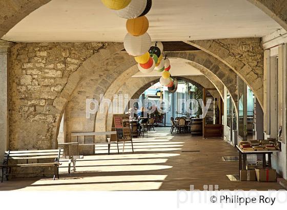 ARCADES DE LA BASTIDE DE MONSEGUR, ENTRE DEUX MERS, GIRONDE. (33F35231.jpg)